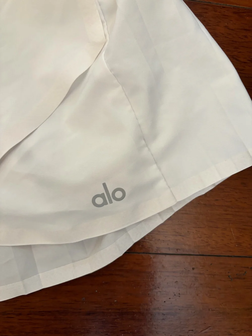 ALO Yoga White Top with Pink Accent (XS)